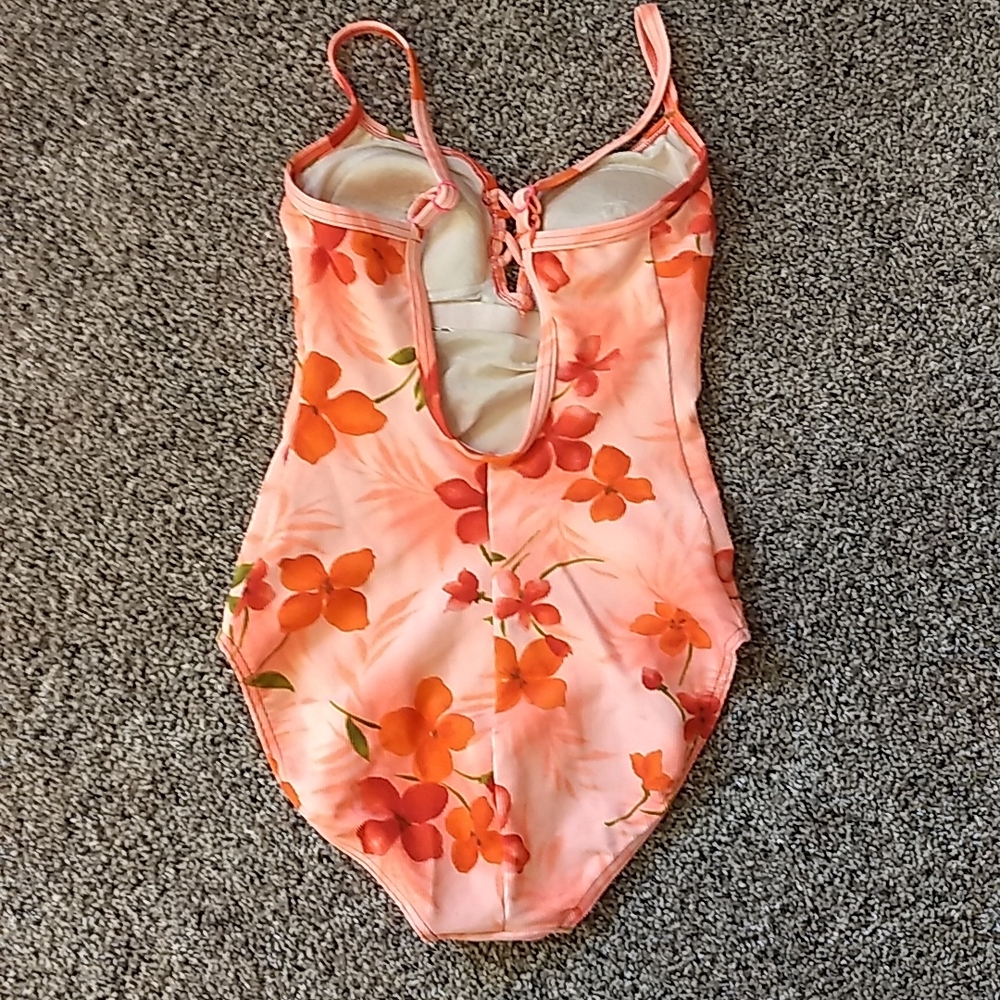 Swimsuit - Picture 2 of 6